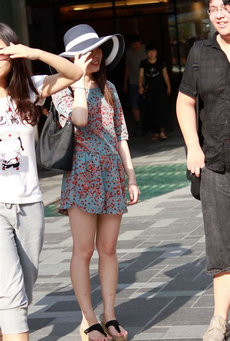 徐州文化广场街拍的女生-高清性感美女套图