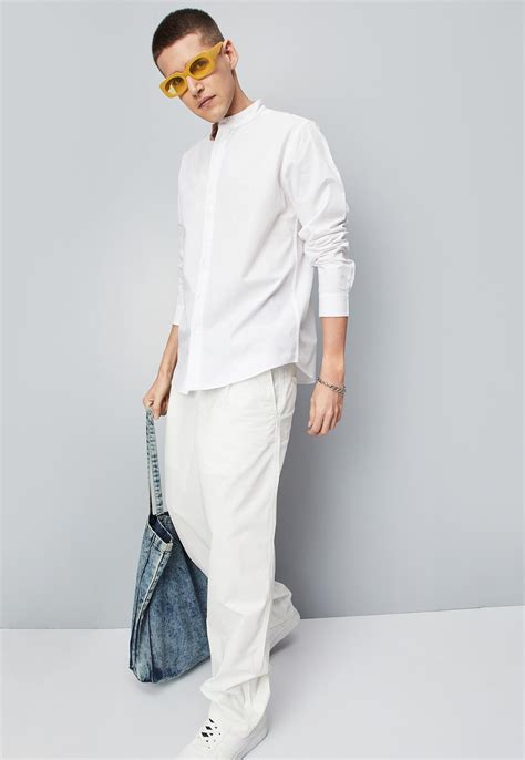 Buy Men Solid Slim Fit Casual Shirt Online at just Rs. 999.0 ...