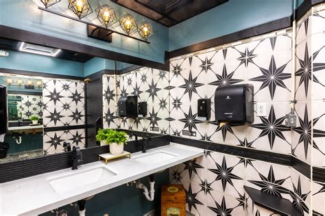 Mavericks Hangar Bar & Grill – Bars and Restaurants