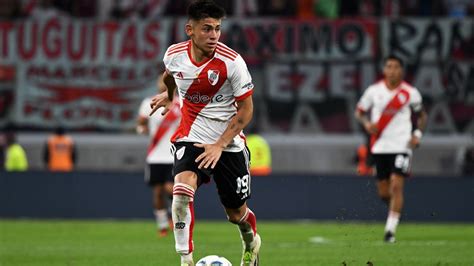 Claudio Echeverri joins Man City squad ending River Plate loan - ESPN