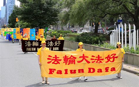 Toronto: Pháp Luân Đại Pháp được tán dương tại cuộc diễu hành phơi bày ...