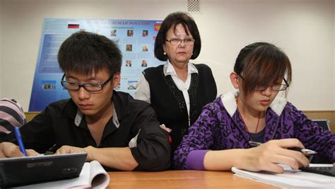 留学生入学季 出入境民警走进高校 为外籍留学生宣讲并办理签证面签_重庆市人民政府网