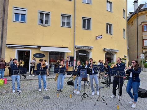 Die „City-Crasher“ spielen am Haller Bauernmarkt, Oberer Stadtplatz ...