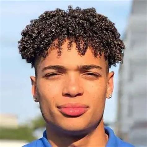 Curly Hair Bowl Cut: Trendy Styles & Tips