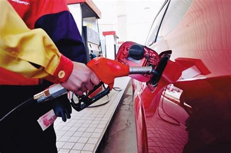 油价调整最新消息2018：国内成品油价格上调 汽/柴油价格每吨提高255/245元！2018年油价调整时间表_社会_中国小康网
