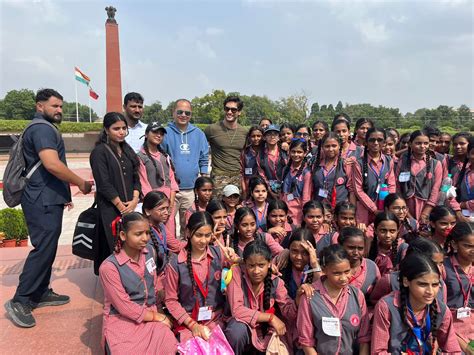 कमांडो एक्टर प्रेम परीजा ने दी रियल लाइफ कमांडोज को श्रद्धांजलि ...