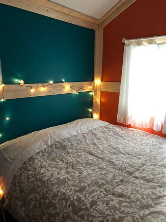 BUDDHA BING COTTAGE AND CABINS (Tobermory, Ontario) - Lodging Reviews ...