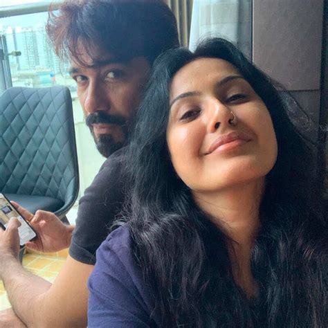 Kamya Panjabi celebrates birthday with husband Shalabh Dang in lockdown ...