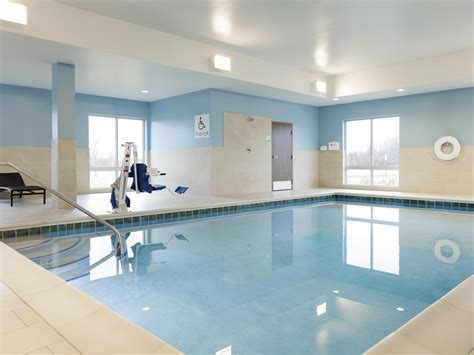 Hotel in Charlotte | Holiday Inn Express & Suites Charlotte - Airport ...
