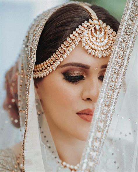 50+ Beautiful Bindi Designs to Check Out This Year & Add to Your Bridal ...