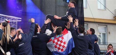 Pupovčev kolega napisao status o Thompsonu pa brzo obrisao: Ljudi u ...