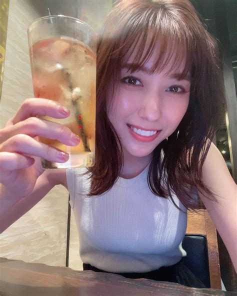 秦瑞穂さんのインスタグラム写真 - (秦瑞穂Instagram)「. 今日もお疲れ様！ 乾杯する？🍻 with そば茶 . #秦瑞穂 #follow #me #followme # ...