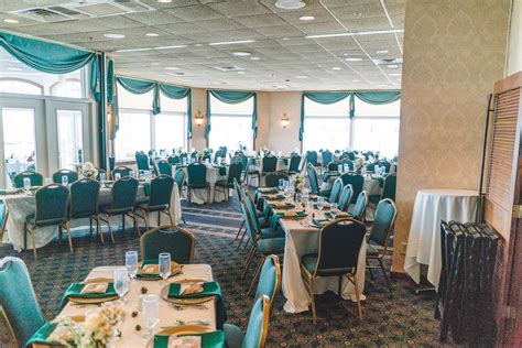 A Winter Wedding at Sandusky Yacht Club Sandusky Wedding Photograph