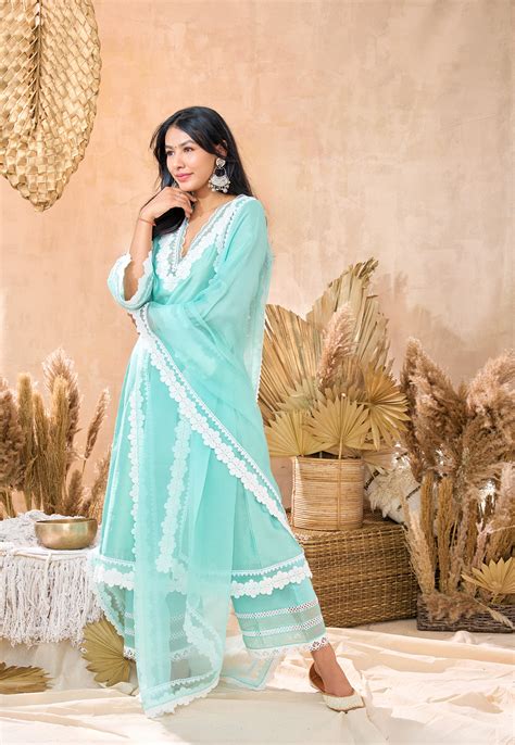 Label Nobo: Clothing brand by Nupur Sanon – Nobo