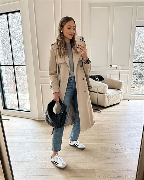 casual trench coat outfit, trench coat and jeans, trench coat and ...