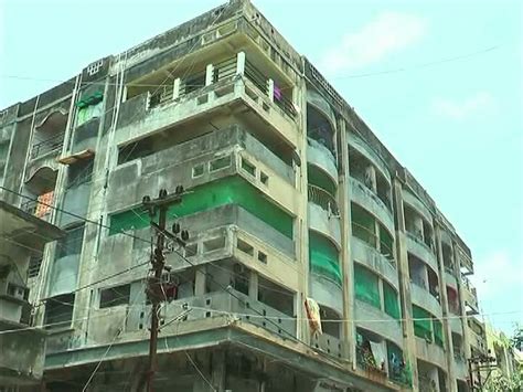 Shops in dilapidated complex sealed by Chanya Municipality in Porbandar ...