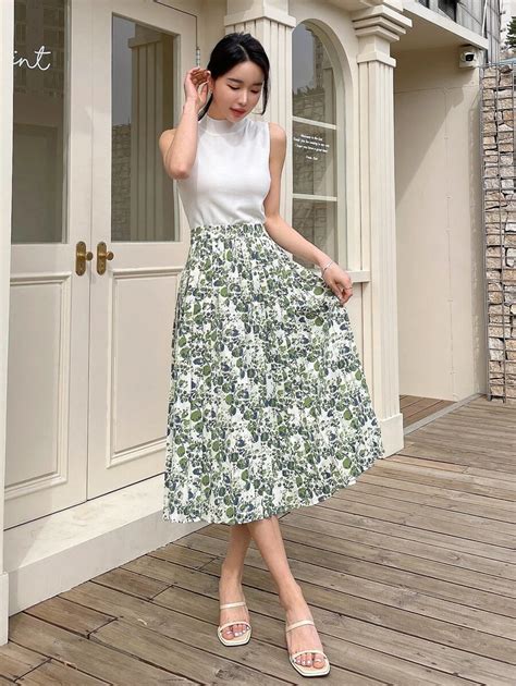 DAZY Allover Floral Print Pleated Skirt | SHEIN USA
