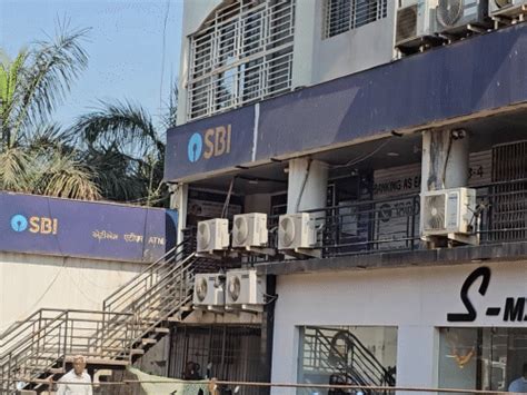 Surat SBI Robbery: Rs 2 Cr Heist Planned; Staff Alertness Prevents Gold ...