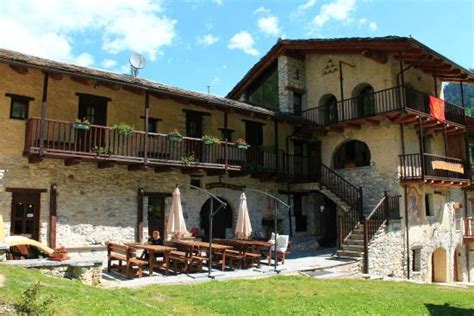 LOCANDA DI CHIALVETTA (Acceglio) - Guesthouse Reviews & Photos ...