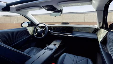 Predsednički DS N°8: Ovo je novo električno vozilo Emanuela Makrona u ...