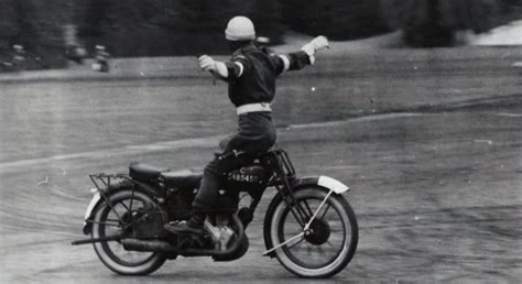 Reconnoitring the physical symbol system hypothesis in AI