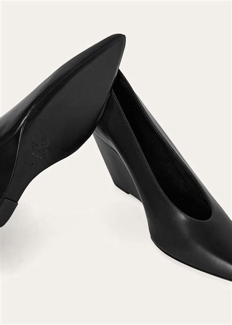 Viola High Wedge Pump in Calfskin Black | Loro Piana