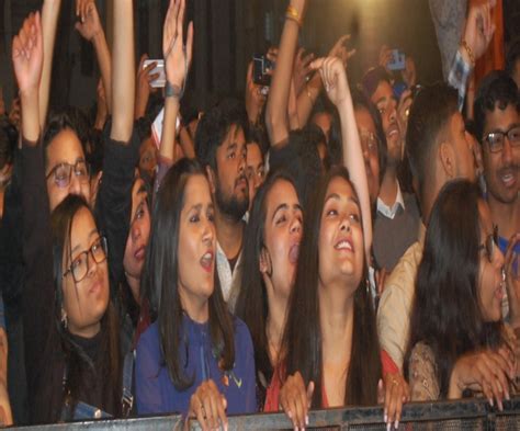 MIET में कोलाहल-2020 : असीस कौर से आंख लड़ी तो सर्दी में झूम उठे युवा ...