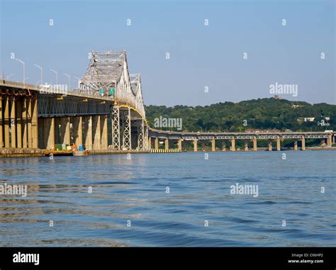 Tappan Zee Bridge over the Hudson river Stock Photo - Alamy