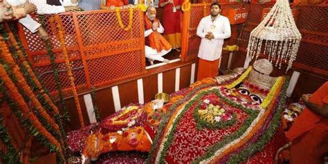 Bade Hanuman Ji Temple. बड़े हनुमान जी मंदिर