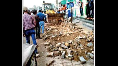 AMC carries out razing drive in eastern parts | Ahmedabad News - Times ...