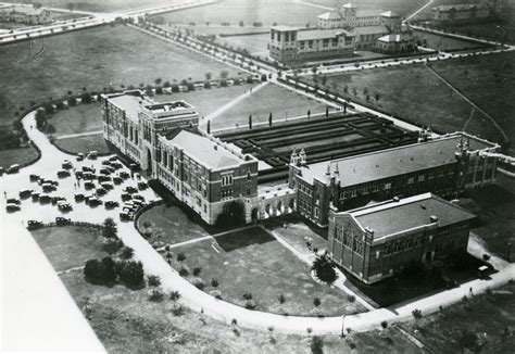 More Parking: Founder’s Court | Rice History Corner