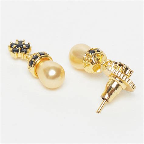Floral Motif Stud Earrings – VOYLLA