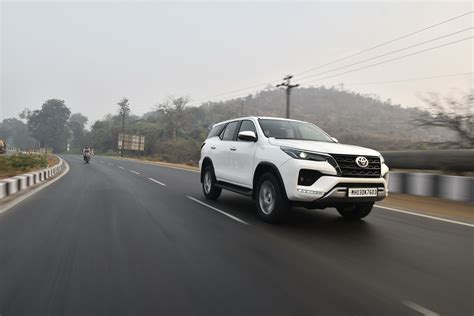 Toyota Fortuner Specifications - Dimensions, Configurations, Features, and Boot Space | Autocar ...