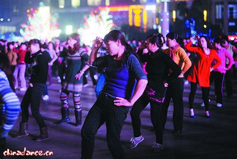 平和县芦溪镇妇联开展“舞动健康，传递快乐”广场舞比赛 - 基层互动 - 福建妇联新闻