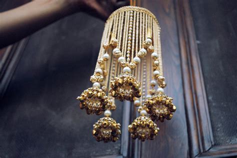 Adorned Symmetry Kaleere