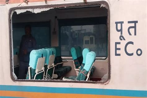 विस्टाडोम ट्रेन पर हुआ पथराव, 2 कोच का शीशा टूटा