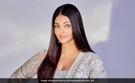 व्हाइट कलर के अनारकली शूट में ऐश्वर्या राय का राजसी अंदाज देख दीवाने ...