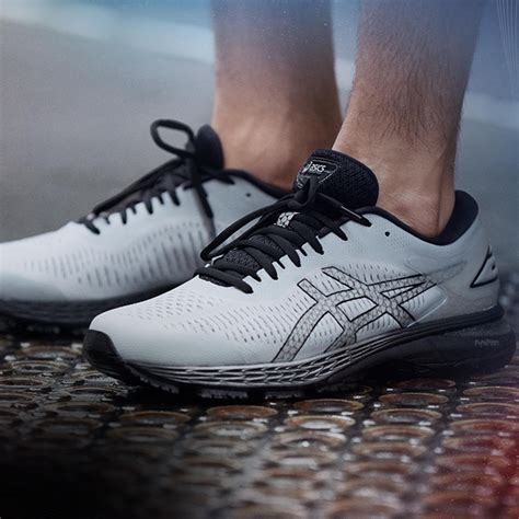 Men's black and white running shoe