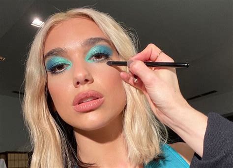 does blue eyeshadow go with blue eyes