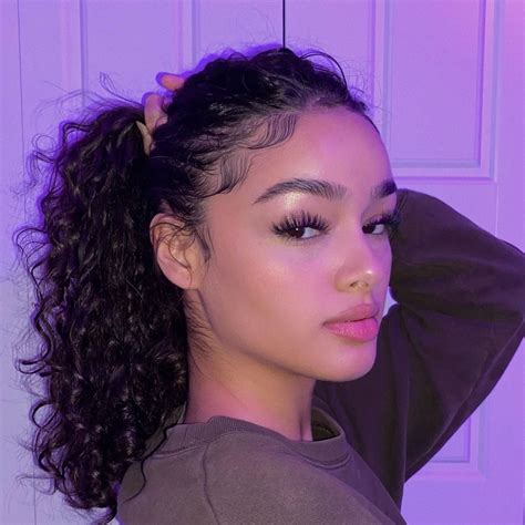 🧍🏻‍♀️ | Penteados, Ideias de maquiagem, Instagram