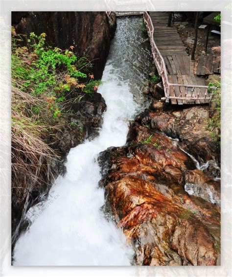 山间流淌流水自然风景摄影图高清摄影大图-千库网