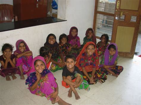 Slum kids bath at Rotary Hall « PRAGYA EDUCATIONAL AND CHARITABLE TRUST