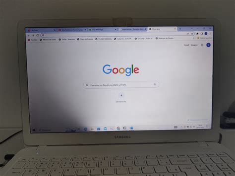 Tela do notebook com sombra preta