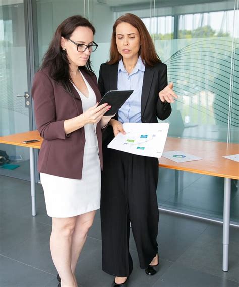 Microbial Power: Unlocking Clean Energy From Microscopic World