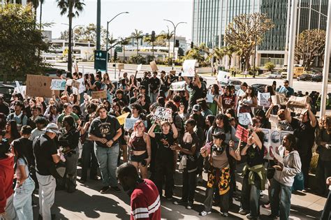 LBUSD Students React to ICE Walk-Out Protests - The562.org