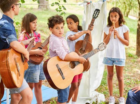 What is the Best Age to Start Guitar Lessons? - Be Natural Music