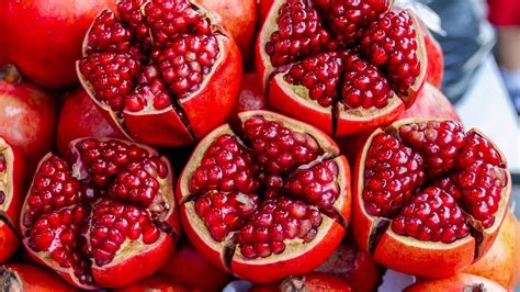 5 benefits of consuming one anaar (pomegranate) daily