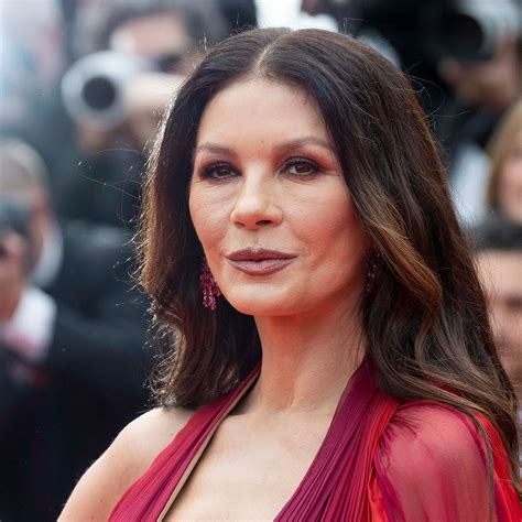Catherine Zeta Jones Photos Becoming ... Catherine Zeta Jones