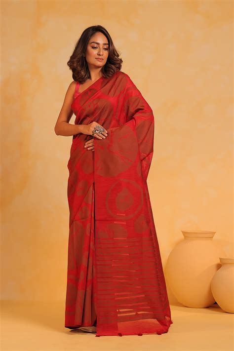 Traditional Sarees for Diwali and Navratri Festivals in India – KAVVYA