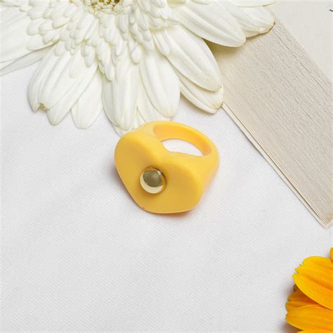 Bewitched Peppa Yellow Heart Signet Ring For Women – Joker & Witch